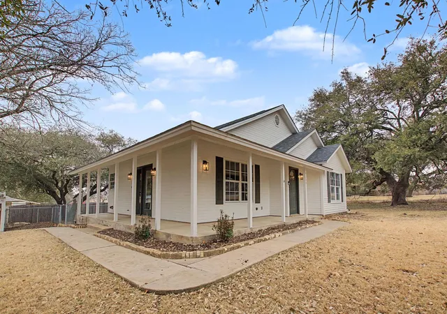 Photo 1 of Single family home for sale at 4308 Mountain View Dr, Kingsland, TX 78639 | MLS# 3375318 | Listing updated on 2026-08-28
