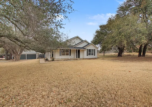 Photo 2 of Single family home for sale at 4308 Mountain View Dr, Kingsland, TX 78639 | MLS# 3375318 | Listing updated on 2026-08-28