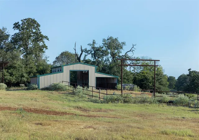 Photo 4 of House for sale at 1045 Private Rd 7005, Lexington, TX 78947 | MLS# 6558887 | Listing updated on 2026-08-31
