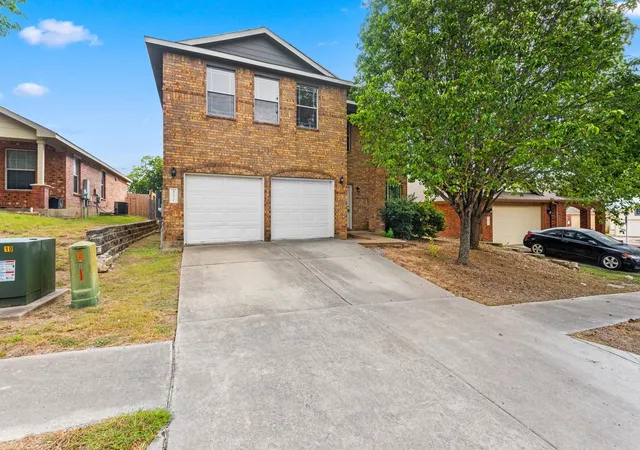 Photo 2 of Single family home for sale at 122 Plumbago Cv, Buda, TX 78610 | MLS# 3580918 | Listing updated on 2026-08-29