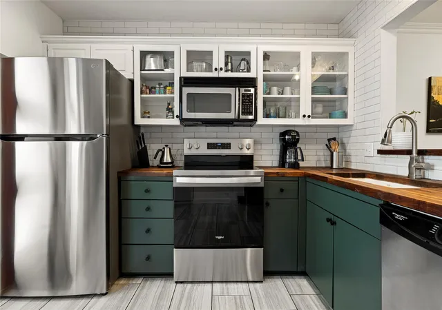 Photo 1 of Townhouse for sale at 835 E Oltorf St, Austin, TX 78704 | MLS# 7060962 | Listing updated on 2026-09-02