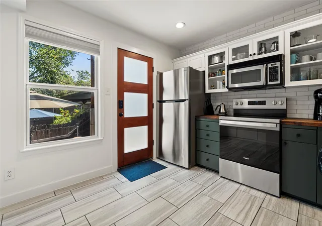 Photo 3 of Townhouse for sale at 835 E Oltorf St, Austin, TX 78704 | MLS# 7060962 | Listing updated on 2026-09-02