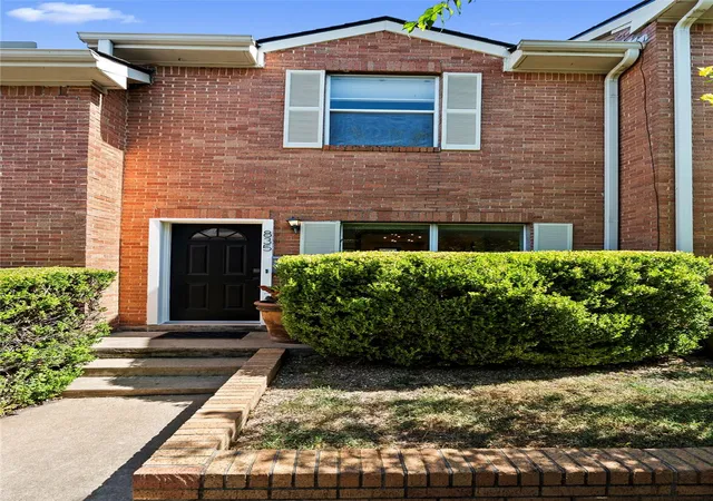 Photo 4 of Townhouse for sale at 835 E Oltorf St, Austin, TX 78704 | MLS# 7060962 | Listing updated on 2026-09-02