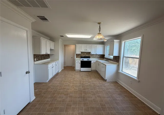 2nd image of 101 Gillespie Ln, Elgin, TX 78621 | MLS# 7256166