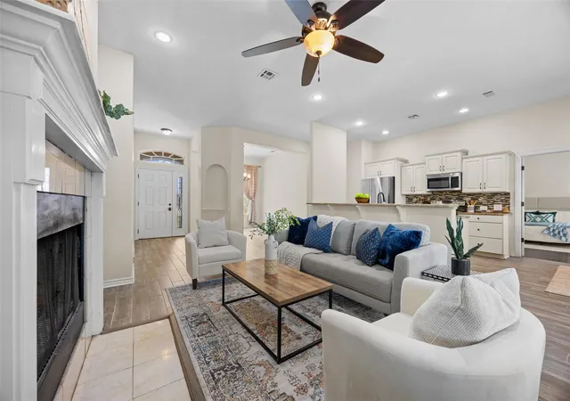 Photo 2 of Single family home for sale at 10409 Little Crk Cir, Dripping Springs, TX 78620 | MLS# 9084366 | Listing updated on 2026-09-06