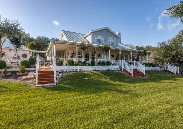 Photo 3 of Single family home for sale at 403 Sinclair Dr, Spicewood, TX 78669 | MLS# 5858568 | Listing updated on 2026-08-26