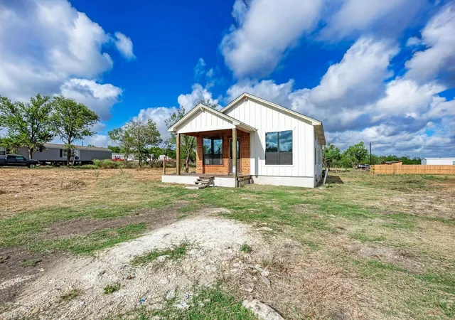 Single family home for sale at 122 Los Fresnos Dr, Dale, TX 78616 | MLS# 9186104