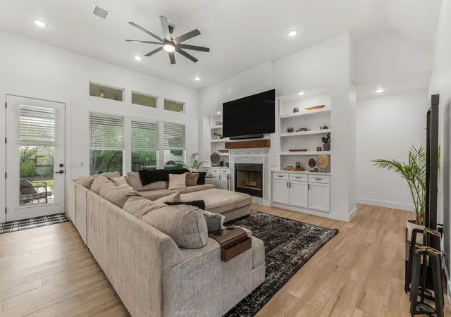 Photo 2 of Single family home for sale at 20901 Oak Dale Dr, Lago Vista, TX 78645 | MLS# 3056103 | Listing updated on 2026-09-01