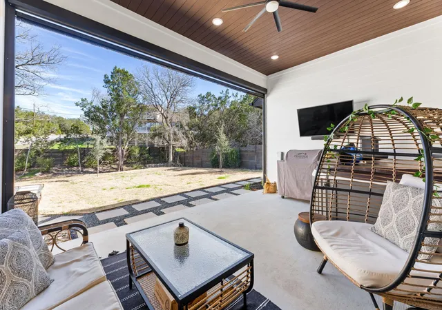 Photo 3 of Single family home for sale at 20901 Oak Dale Dr, Lago Vista, TX 78645 | MLS# 3056103 | Listing updated on 2026-09-01