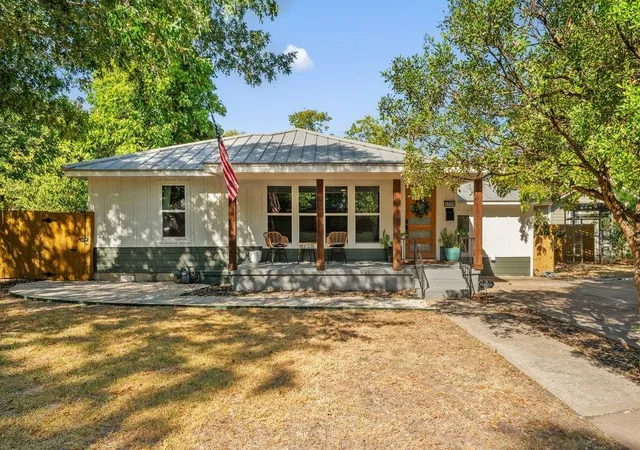 Photo 1 of Single family home for sale at 5714 Ave D, Austin, TX 78752 | MLS# 5719727 | Listing updated on 2026-09-19