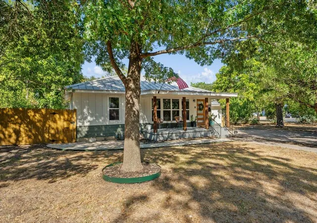 Photo 3 of Single family home for sale at 5714 Ave D, Austin, TX 78752 | MLS# 5719727 | Listing updated on 2026-09-19