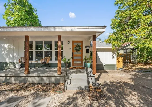 Photo 3 of Single family home for sale at 5714 Ave D, Austin, TX 78752 | MLS# 5719727 | Listing updated on 2026-09-19