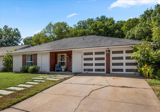 Photo 2 of Single family home for sale at 6200 Blarwood Dr, Austin, TX 78745 | MLS# 2077682 | Listing updated on 2026-10-04