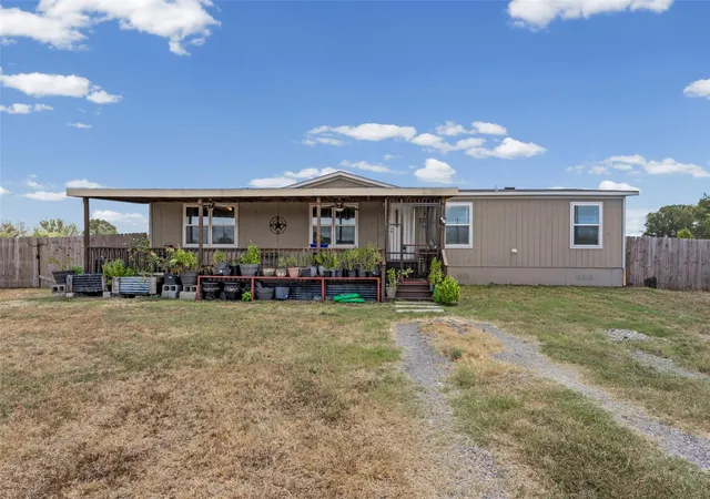 Photo 3 of Sale Pending at 138 Double C Dr, Cedar Creek, TX 78612 | MLS# 1618840 | Listing updated on 2026-10-06