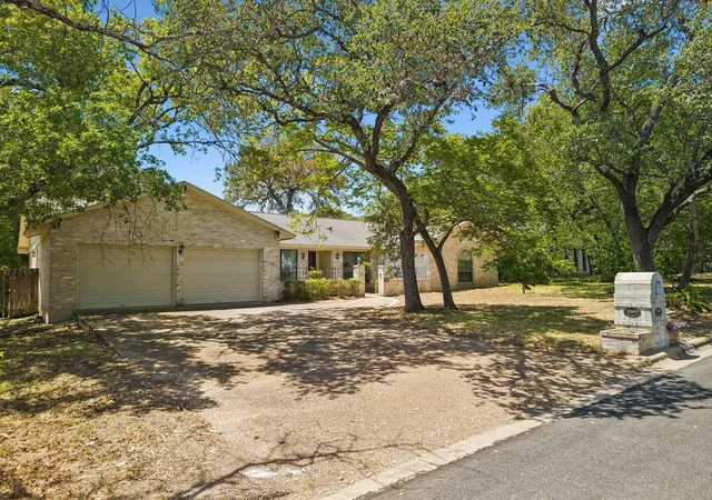 Photo 3 of Single family home for sale at 2509 Toulouse Dr, Austin, TX 78748 | MLS# 9662929 | Listing updated on 2026-08-29