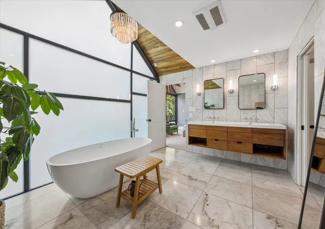Photo 3 of Single family home for sale at 806 Blanco St, Austin, TX 78703 | MLS# 5712437 | Listing updated on 2026-09-17