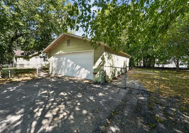 Photo 3 of Single family home for sale at 316 Guadalupe St, Lockhart, TX 78644 | MLS# 5158861 | Listing updated on 2026-08-26