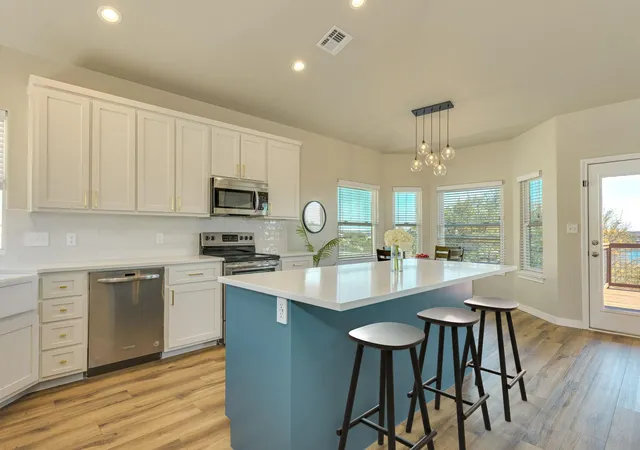 3rd image of 330 Southwind Rd, Point Venture, TX 78645 | MLS# 5185598