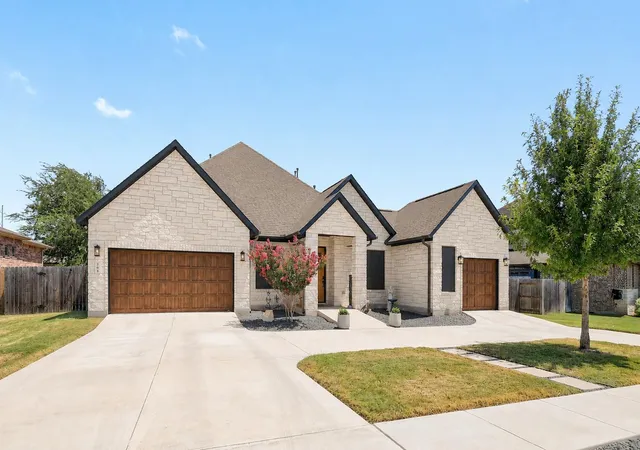 Photo 3 of Single family home for sale at 208 Escarpment Way, Cedar Park, TX 78613 | MLS# 4044318 | Listing updated on 2026-10-03