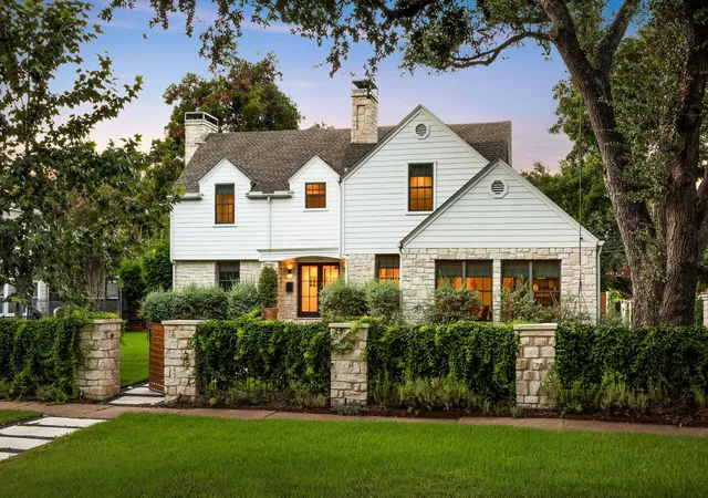 Photo 2 of Sale Pending at 1500 Wooldridge Dr, Austin, TX 78703 | MLS# 3470971 | Listing updated on 2026-10-08