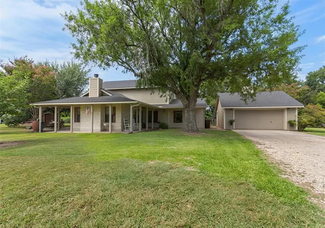 Photo 2 of Single family home for sale at 31 Fairview Dr, Round Rock, TX 78665 | MLS# 8046339 | Listing updated on 2026-08-28
