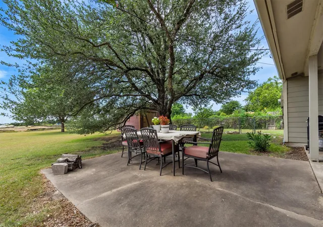Photo 3 of Single family home for sale at 31 Fairview Dr, Round Rock, TX 78665 | MLS# 8046339 | Listing updated on 2026-08-28