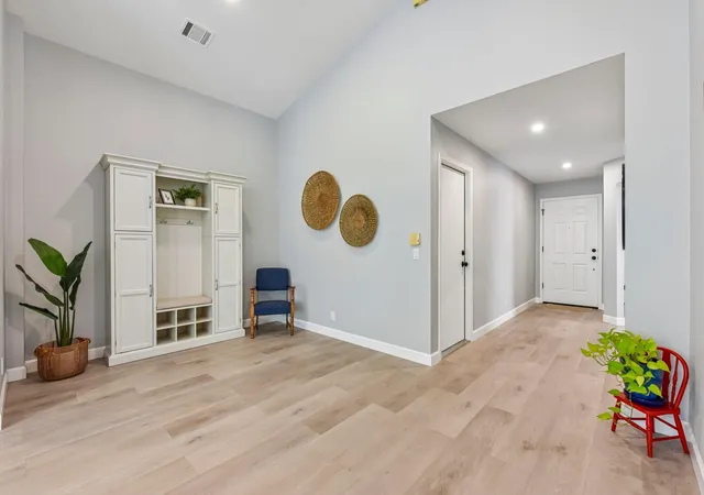 Photo 4 of Single family home for sale at 8105 Hawick Dr, Round Rock, TX 78681 | MLS# 7841887 | Listing updated on 2026-10-03