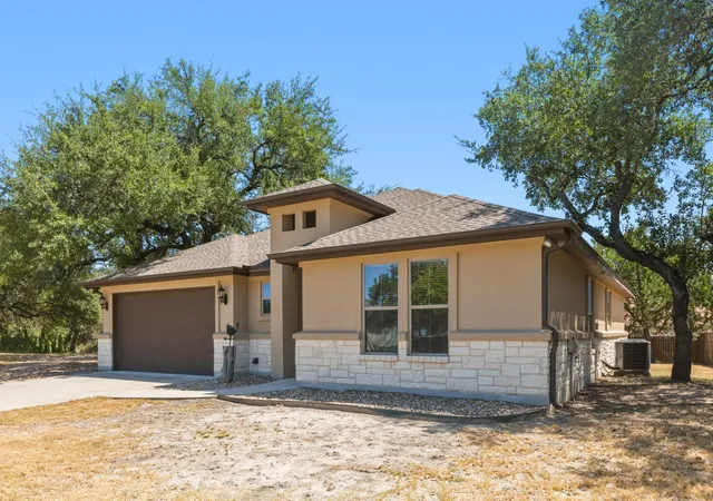 Photo 3 of Single family home for sale at 18817 Kelly Dr, Lago Vista, TX 78645 | MLS# 8091001 | Listing updated on 2026-08-27
