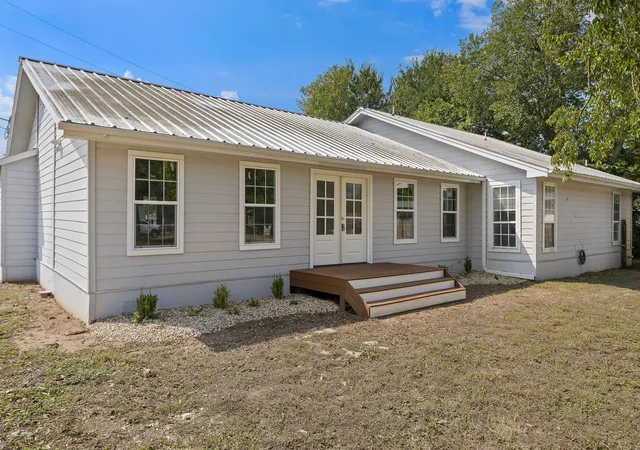Photo 1 of Single family home for sale at 205 E Myrtle Ln, Liberty Hill, TX 78642 | MLS# 3660314 | Listing updated on 2026-09-18