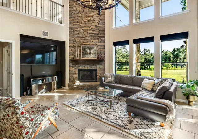Photo 4 of Single family home for sale at 11508 Via Grande Dr, Austin, TX 78739 | MLS# 2241243 | Listing updated on 2026-10-02