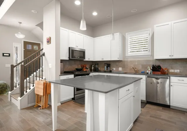 Listing Photo 4 - Condo for sale in building located at 13811 Cibolo Trce, Austin, TX 78717 - Unit #69