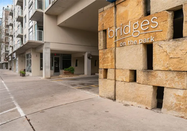Listing Photo 4 - Condo for sale in building located at 210 Lee Barton Dr, Austin, TX 78704 - Unit #517