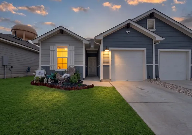 Photo 1 of Single family home for sale at 439 Arnold Loop #A, Kyle, TX 78640 | MLS# 9504130 | Listing updated on 2026-09-28