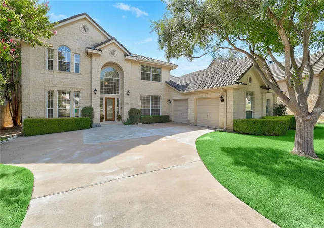 Photo 2 of Single family home for sale at 38 Tiburon Dr, The Hills, TX 78738 | MLS# 1315567 | Listing updated on 2026-08-31