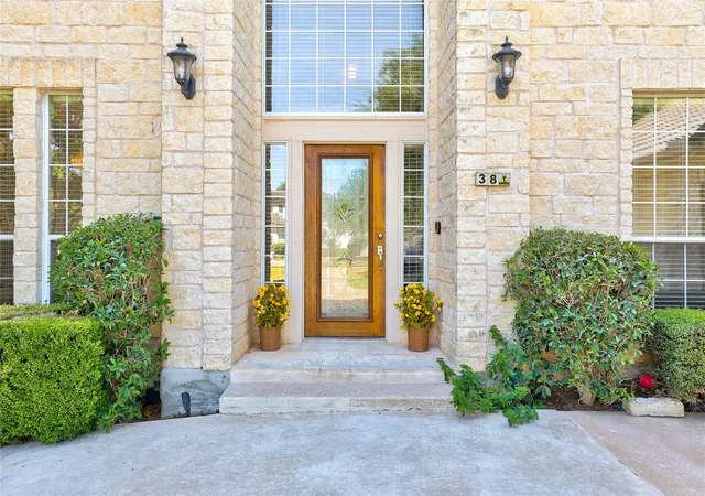 Photo 4 of Single family home for sale at 38 Tiburon Dr, The Hills, TX 78738 | MLS# 1315567 | Listing updated on 2026-08-31