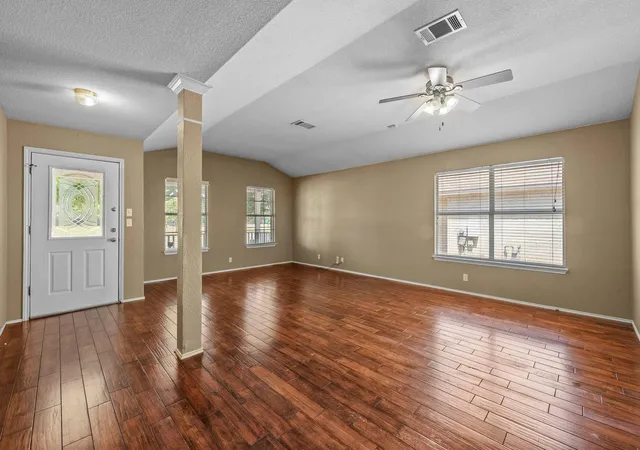 Photo 4 of Single family home for sale at 511 S Pauley Dr, Hutto, TX 78634 | MLS# 1351368 | Listing updated on 2026-08-30