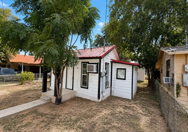 2nd image of 1001 Tony Lee St, Seguin, TX 78155 | MLS# 7507252