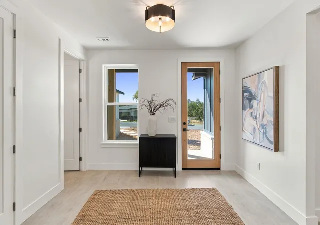 Photo 1 of Single family home for sale at 21008 Nashville Cv, Lago Vista, TX 78645 | MLS# 2582922 | Listing updated on 2026-10-28