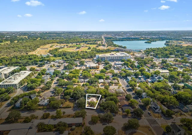 Photo 2 of Single family home for sale at 3007 E 4th St, Austin, TX 78702 | MLS# 8435105 | Listing updated on 2026-08-29