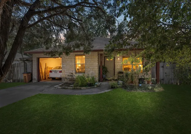 Photo 3 of Single family home for sale at 3007 E 4th St, Austin, TX 78702 | MLS# 8435105 | Listing updated on 2026-08-29