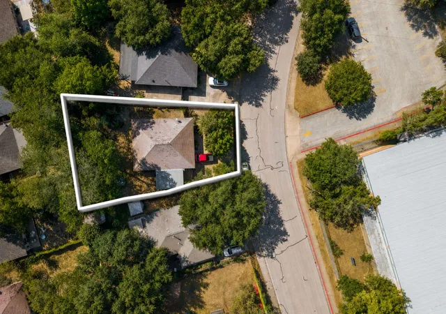Photo 3 of Single family home for sale at 3007 E 4Th St, Austin, TX 78702 | MLS# 8435105 | Listing updated on 2026-08-29