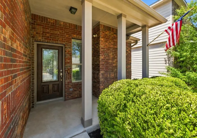 Photo 3 of Single family home for sale at 172 Housefinch Loop, Leander, TX 78641 | MLS# 4828291 | Listing updated on 2026-08-27