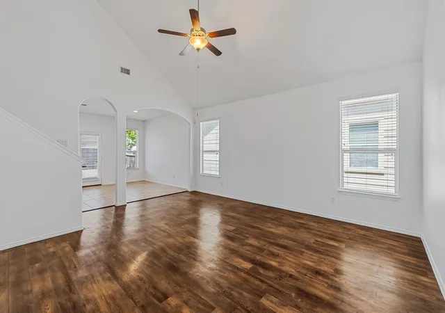 Photo 3 of Single family home for sale at 172 Housefinch Loop, Leander, TX 78641 | MLS# 4828291 | Listing updated on 2026-08-27