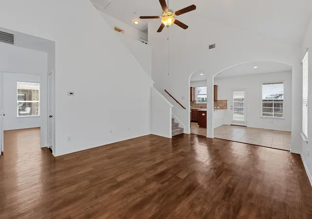 Photo 4 of Single family home for sale at 172 Housefinch Loop, Leander, TX 78641 | MLS# 4828291 | Listing updated on 2026-08-27