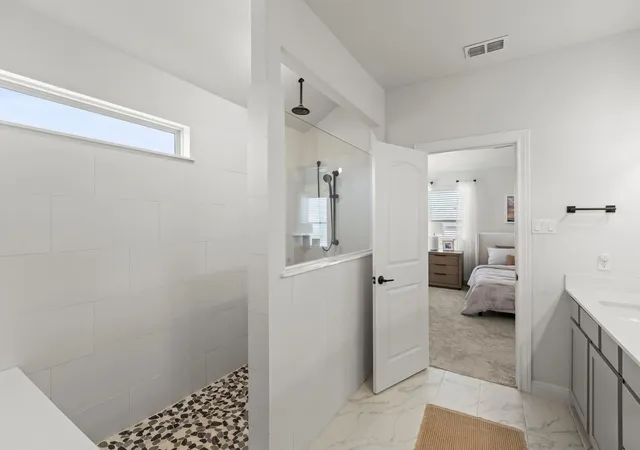 Photo 4 of Single family home for sale at 330 Purple Heart Dr, Buda, TX 78610 | MLS# 6914125 | Listing updated on 2026-09-27