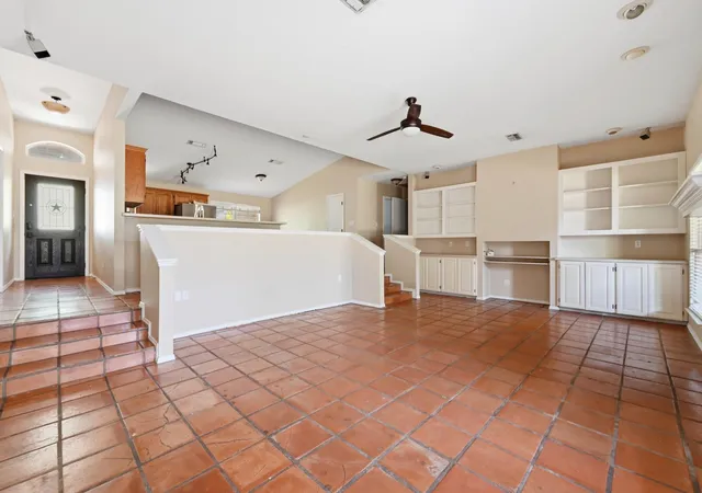 Photo 3 of Single family home for sale at 1068 Memorial Cir, New Braunfels, TX 78130 | MLS# 6725990 | Listing updated on 2026-08-28