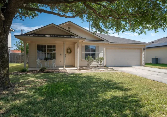 Photo 1 of Single family home for sale at 122 Holland St, Hutto, TX 78634 | MLS# 1377384 | Listing updated on 2026-08-29