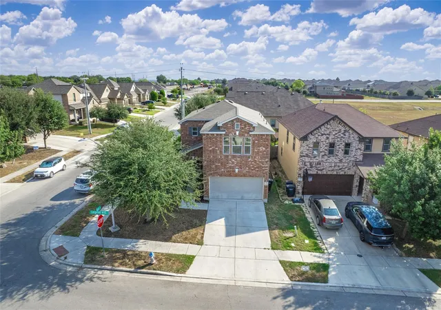 Photo 2 of Single family home for sale at 3805 Legend Hl, New Braunfels, TX 78130 | MLS# 9524731 | Listing updated on 2026-09-01