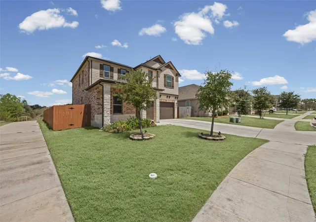 Photo 3 of Single family home for sale at 330 Linden St, Bastrop, TX 78602 | MLS# 7189101 | Listing updated on 2026-09-05