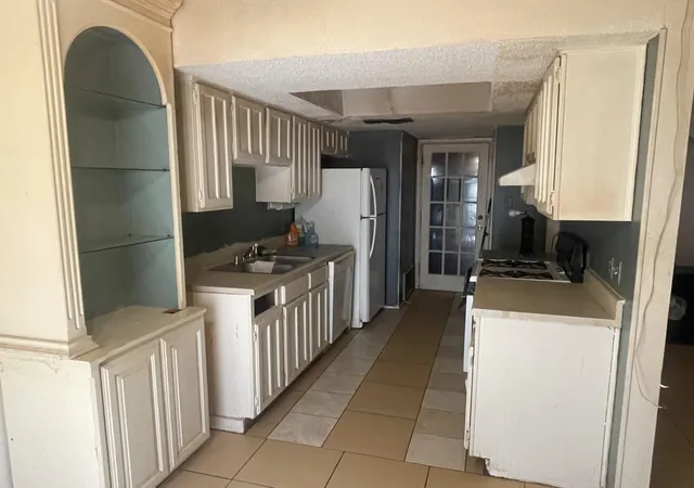 Listing Photo 4 - Condo for sale in building located at 4801 Putters Cv, Austin, TX 78744 - Unit #A